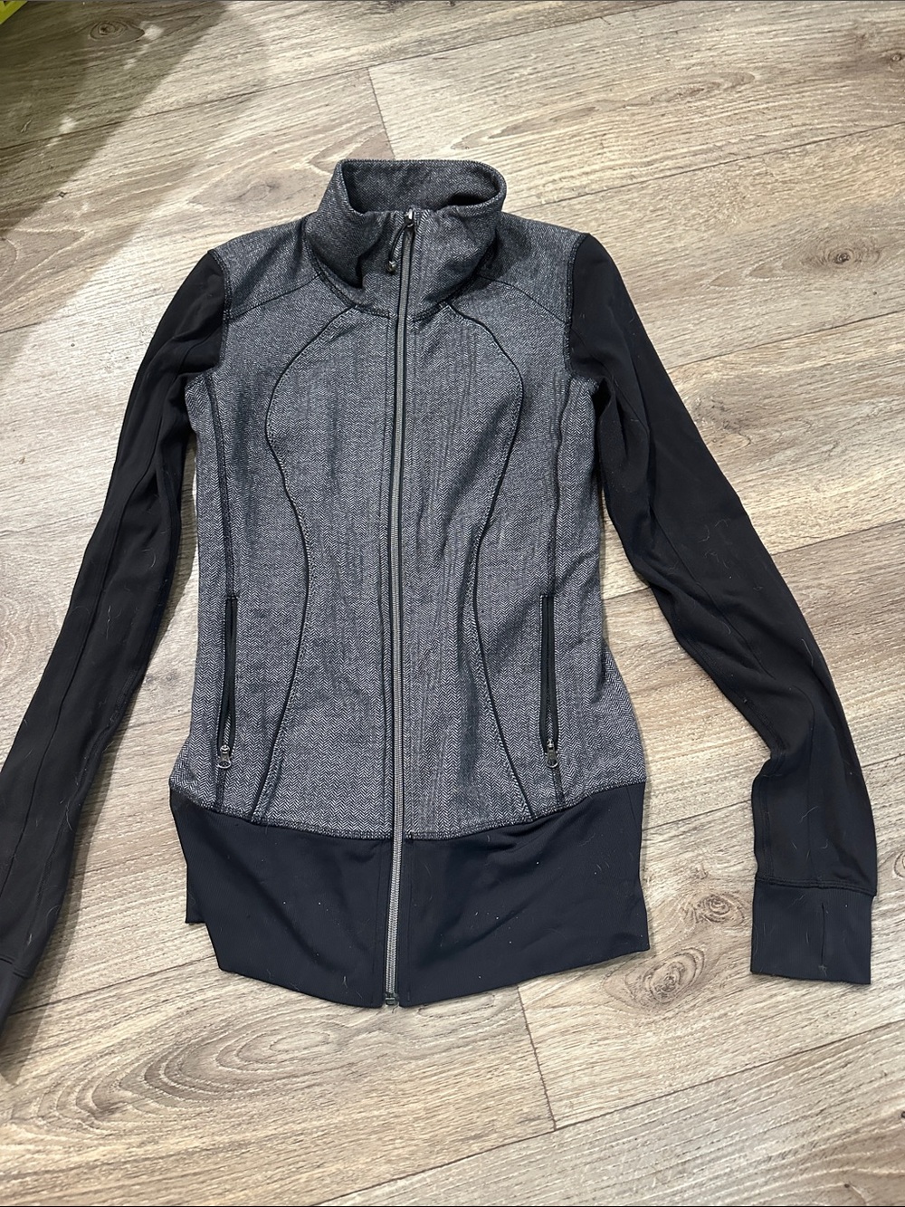 Lululemon Women’s Grey High collar Zip up